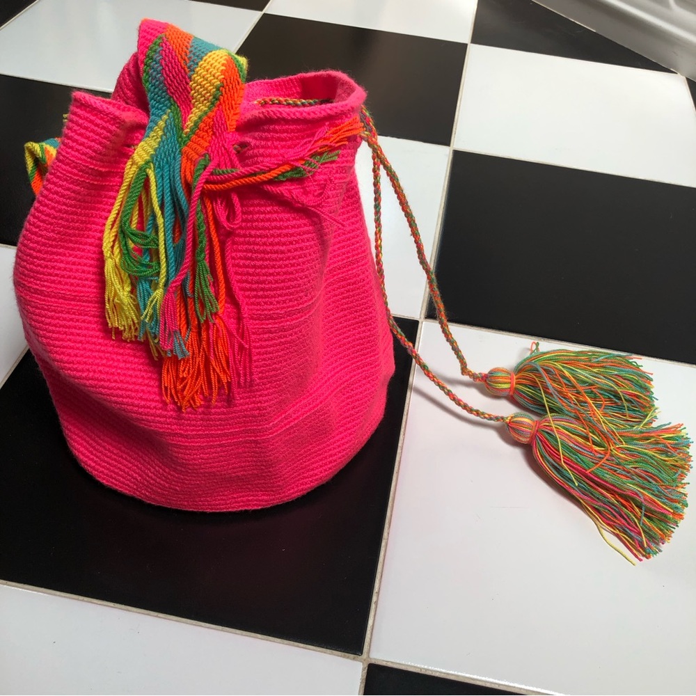 NEW Wayuu Artisan Handwoven Crossbody Drawstring Bucket Bag Neon Pink Tassels